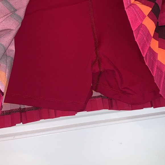 RARE LULULEMON SKORT! Get it before it is GONE!! Size 2 - Picture 5 of 9